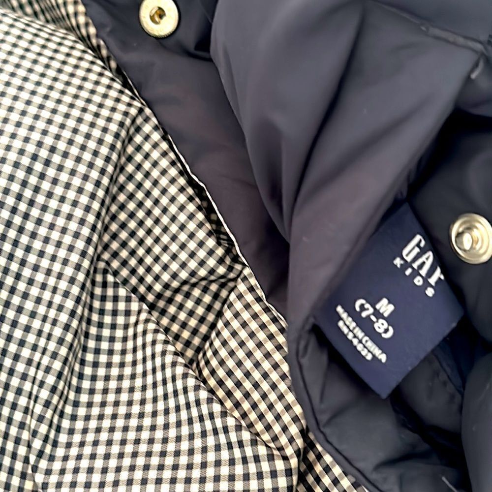GAP Reversible Puffer Vest Navy Checkered Winter 7-8 Youth EUC Like New - Picture 9 of 9
